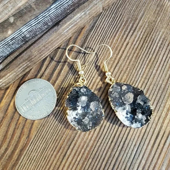 Druzy Agate Teardrop Earrings Gold Plated Gray Black - Picture 4 of 4